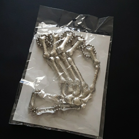 Skeleton Hand Bracelet - Picture 5 of 5